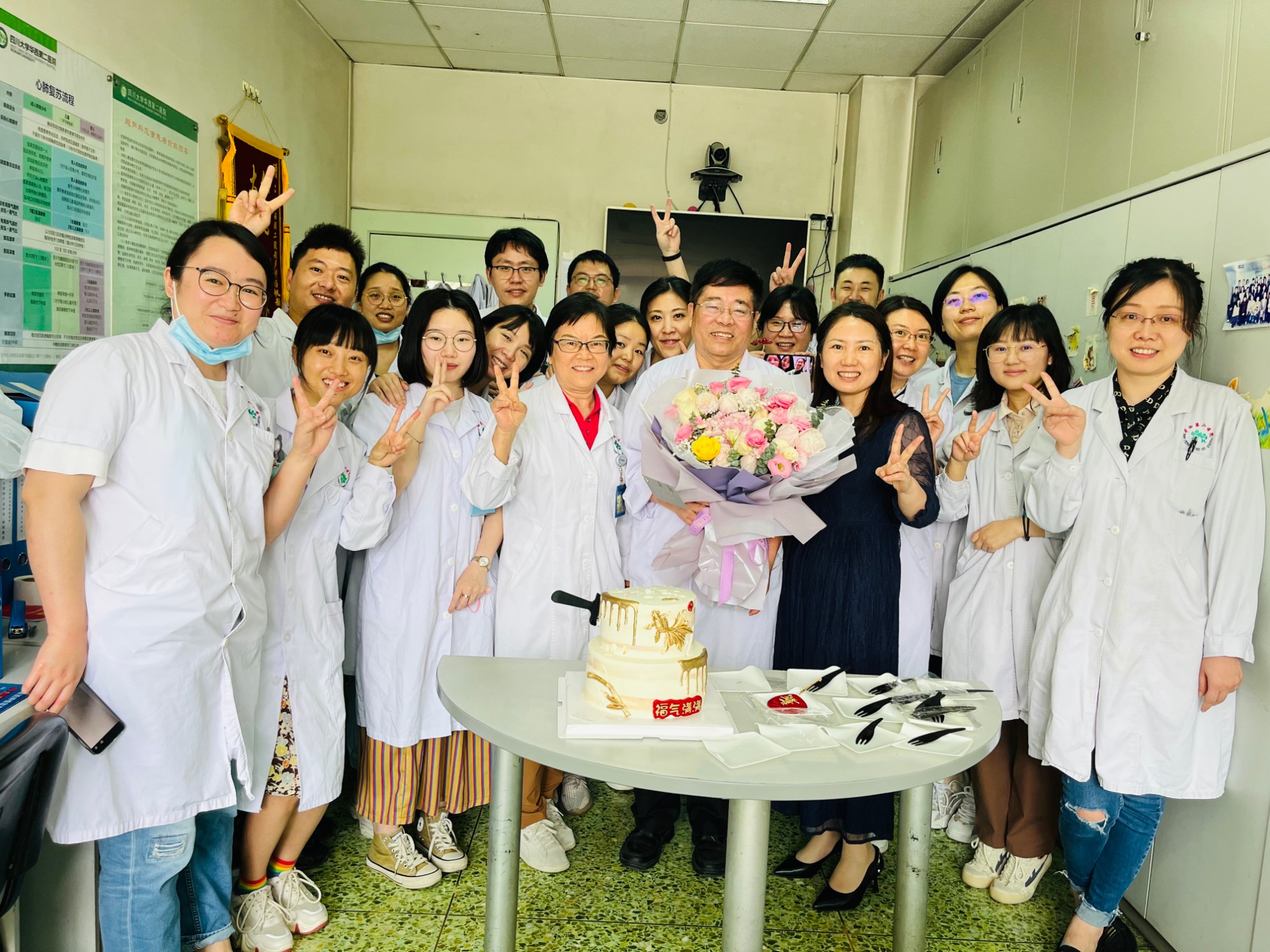 传承华西精神，铸就医院辉煌——记朱琦教授生日慰问