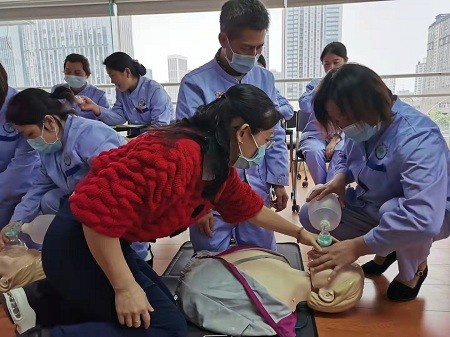 医学模拟中心成功举办“救在身边”现场急救技能普及培训