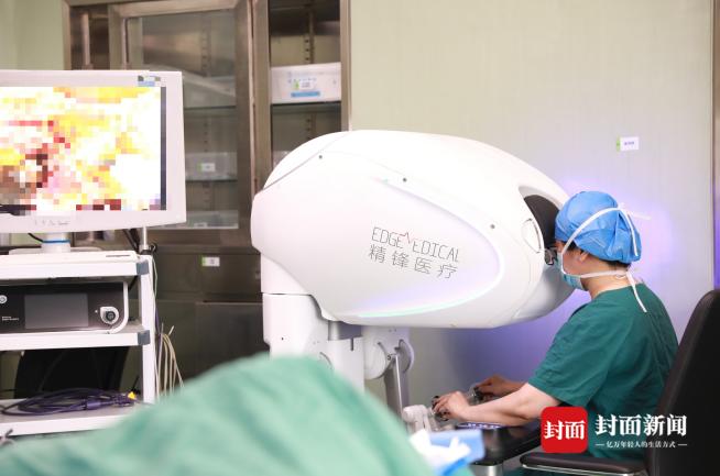【华西论健】国内首例国产单臂机器人辅助全子宫切除术在华西二院顺利完成