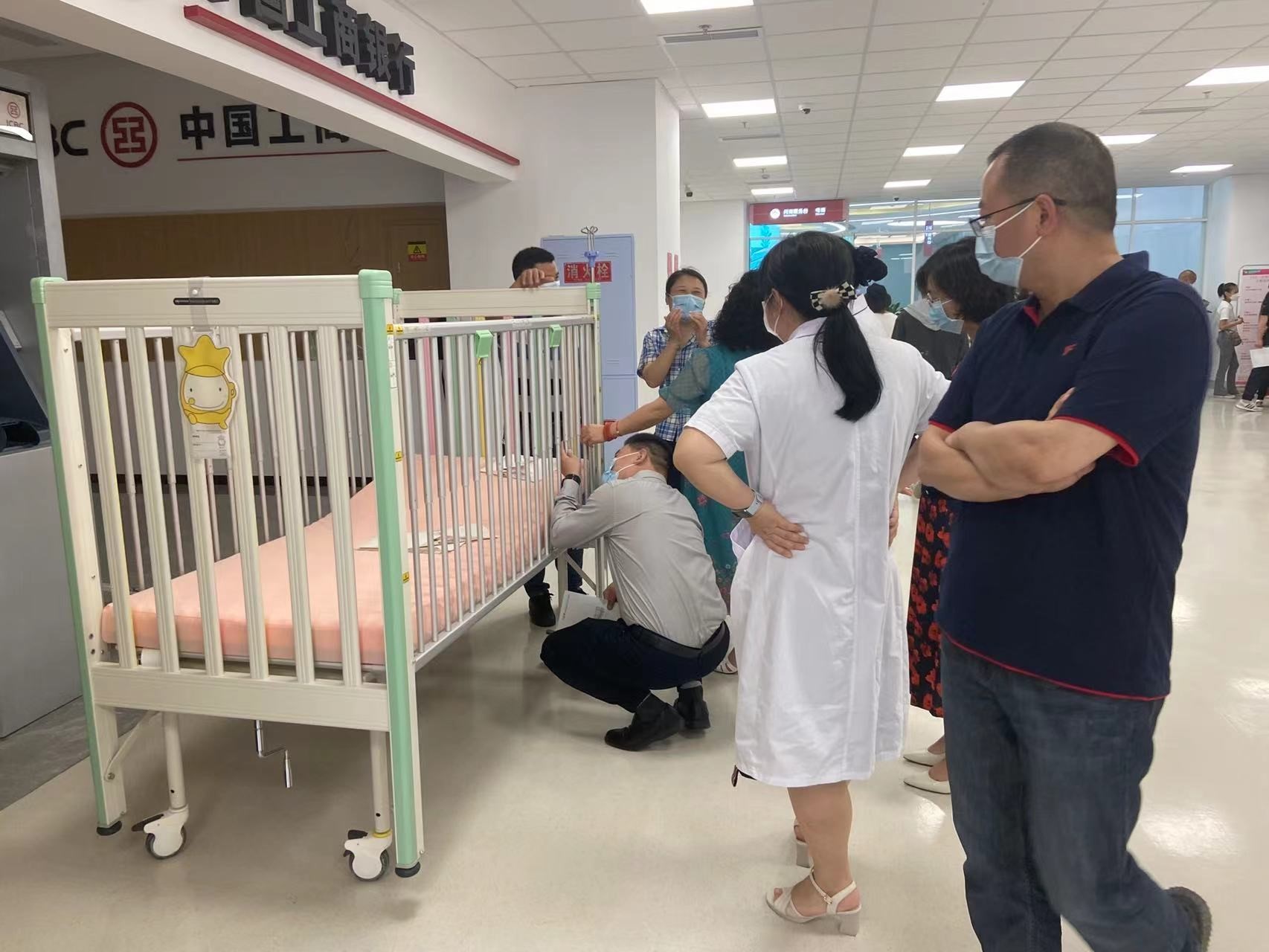 装备部组织儿童病床样品展示