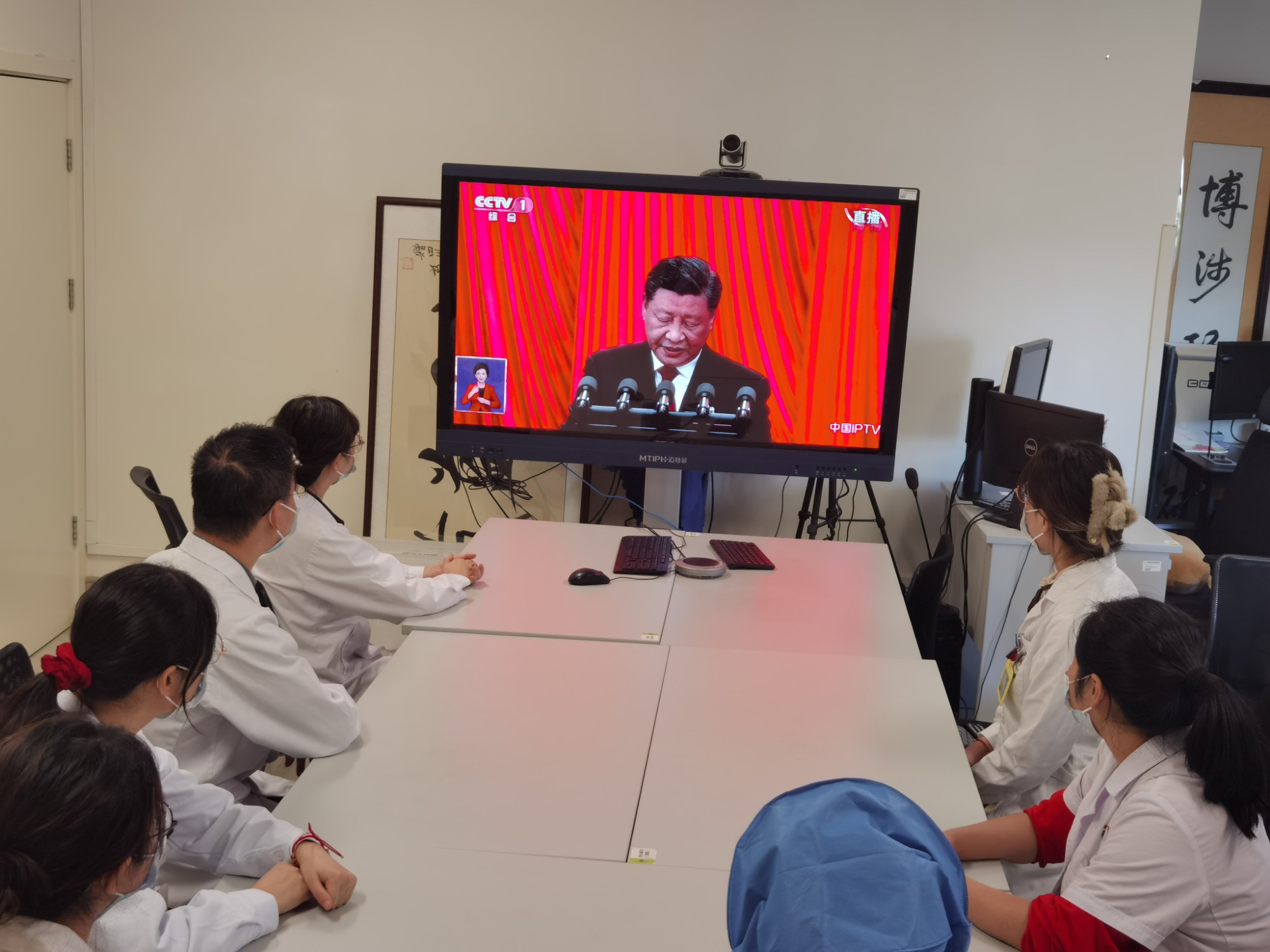 弘扬建党精神，踔厉奋发向前行
——放射科党支部组织收看二十大开幕式