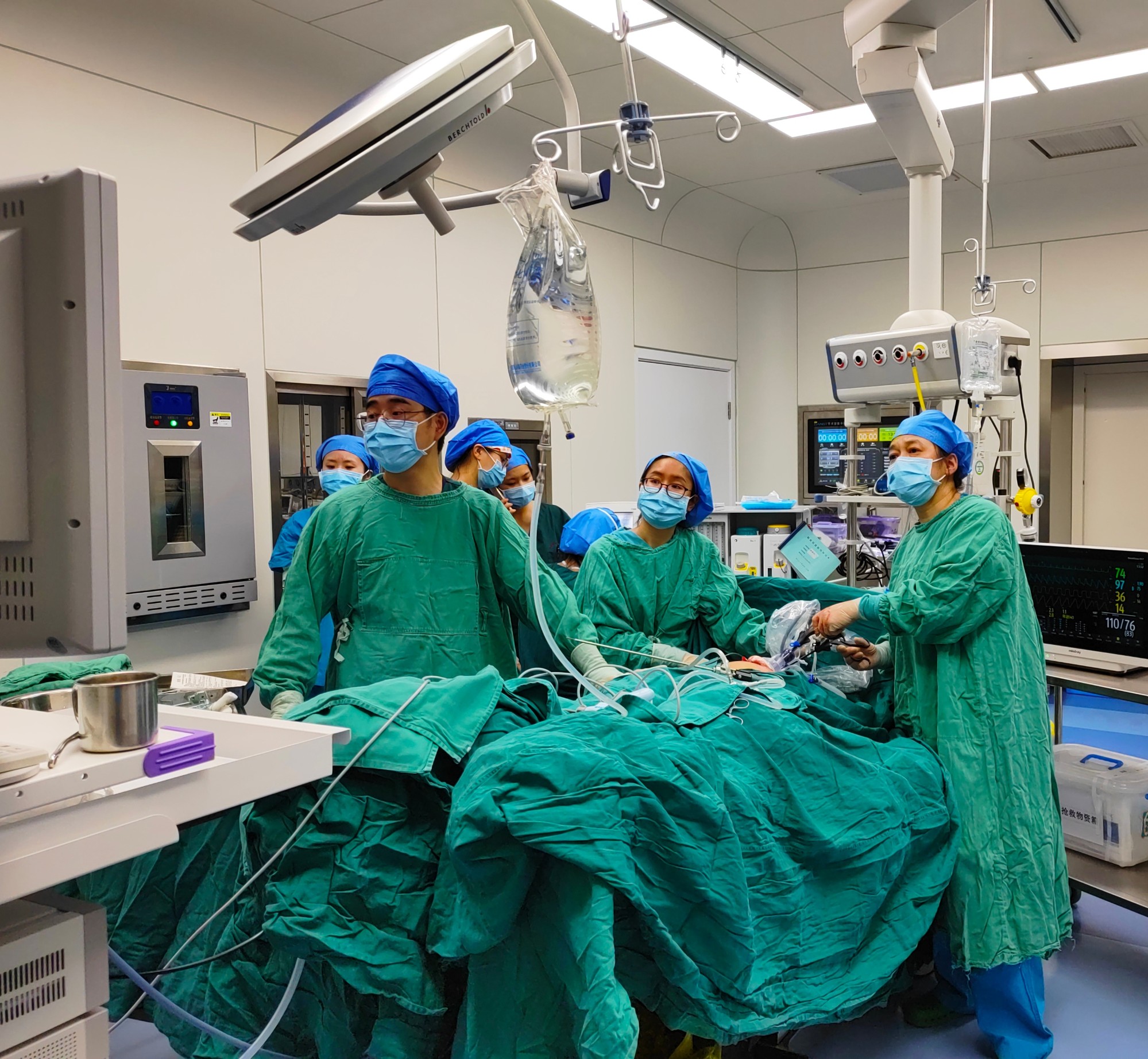 生殖医学科手术室成功开展首例卵巢组织冷冻生育力保存手术