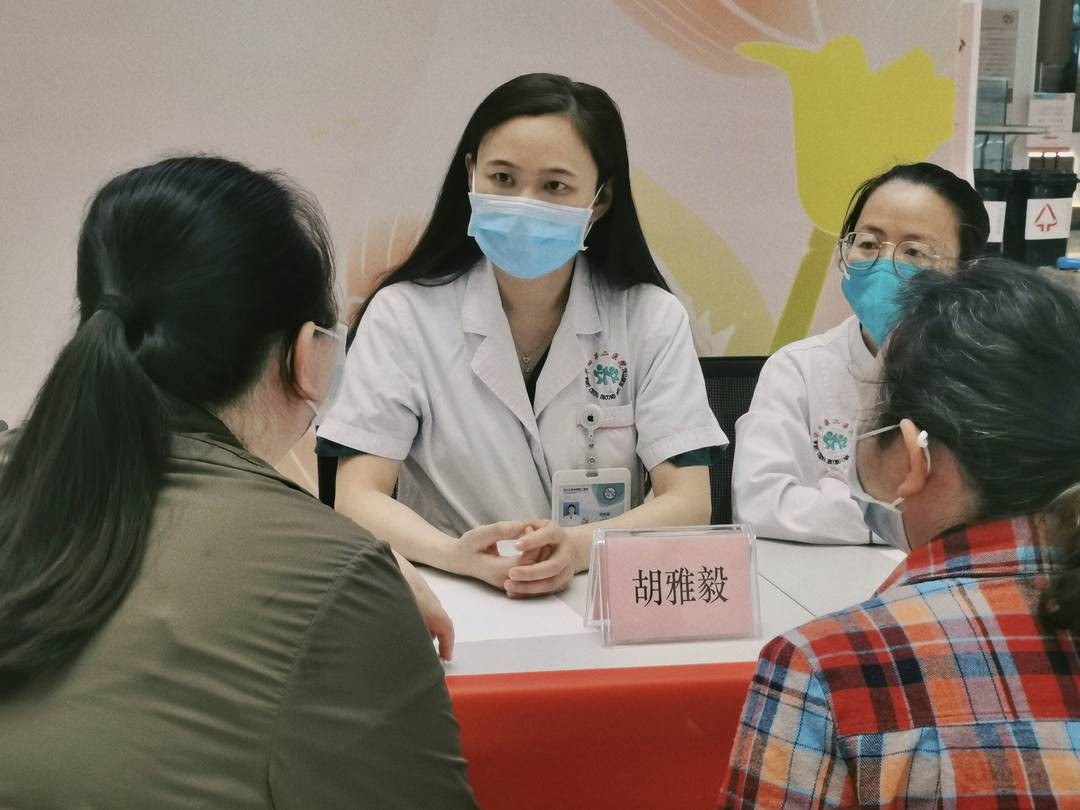 【封面新闻】母乳还是奶粉？高龄产妇需注意？华西二院产科义诊为爱而行