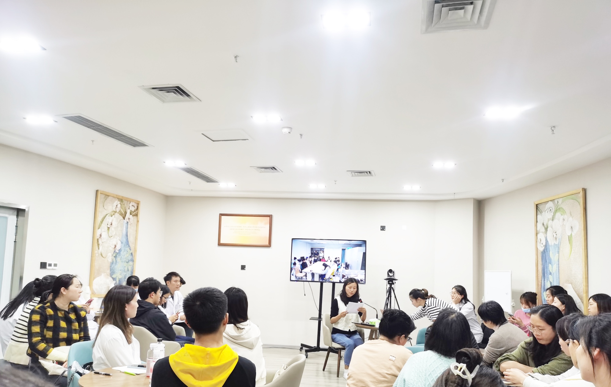 门诊党支部召开十月支部大会
