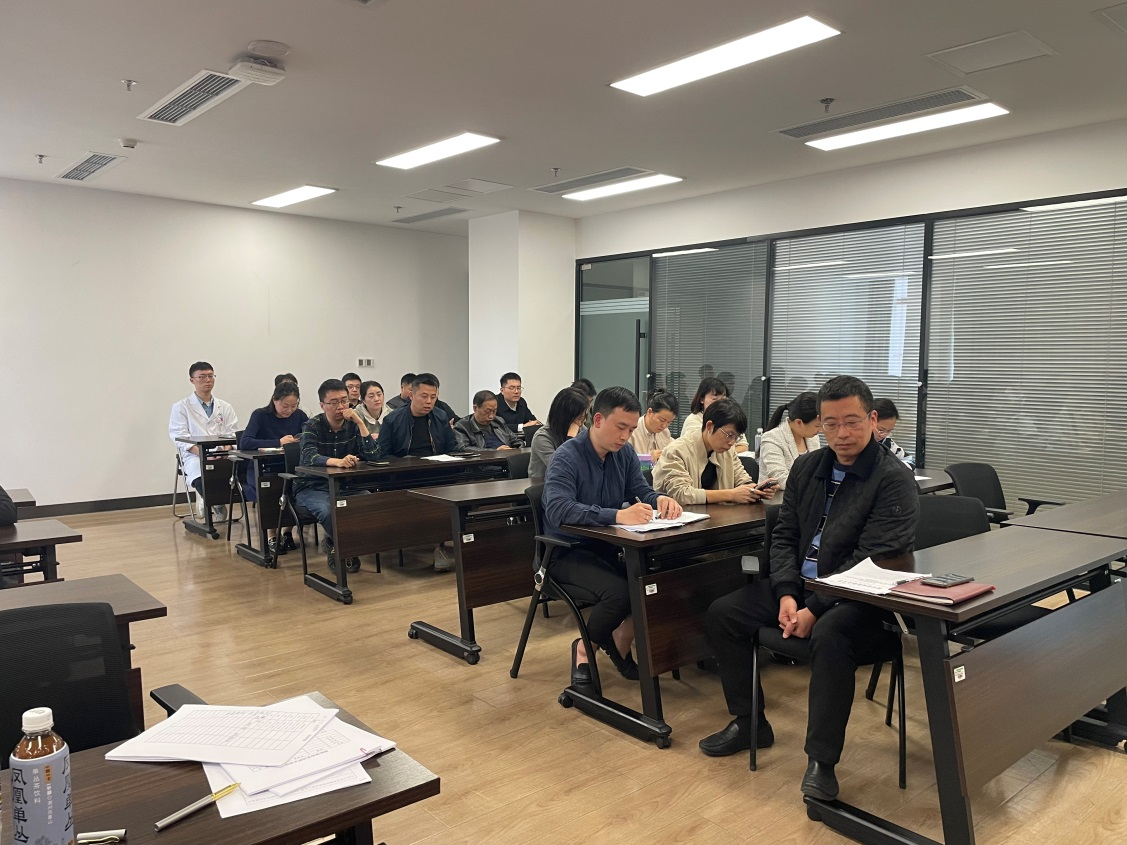 行政七党支部召开党员大会暨党风廉政教育专题学习主题党日活动