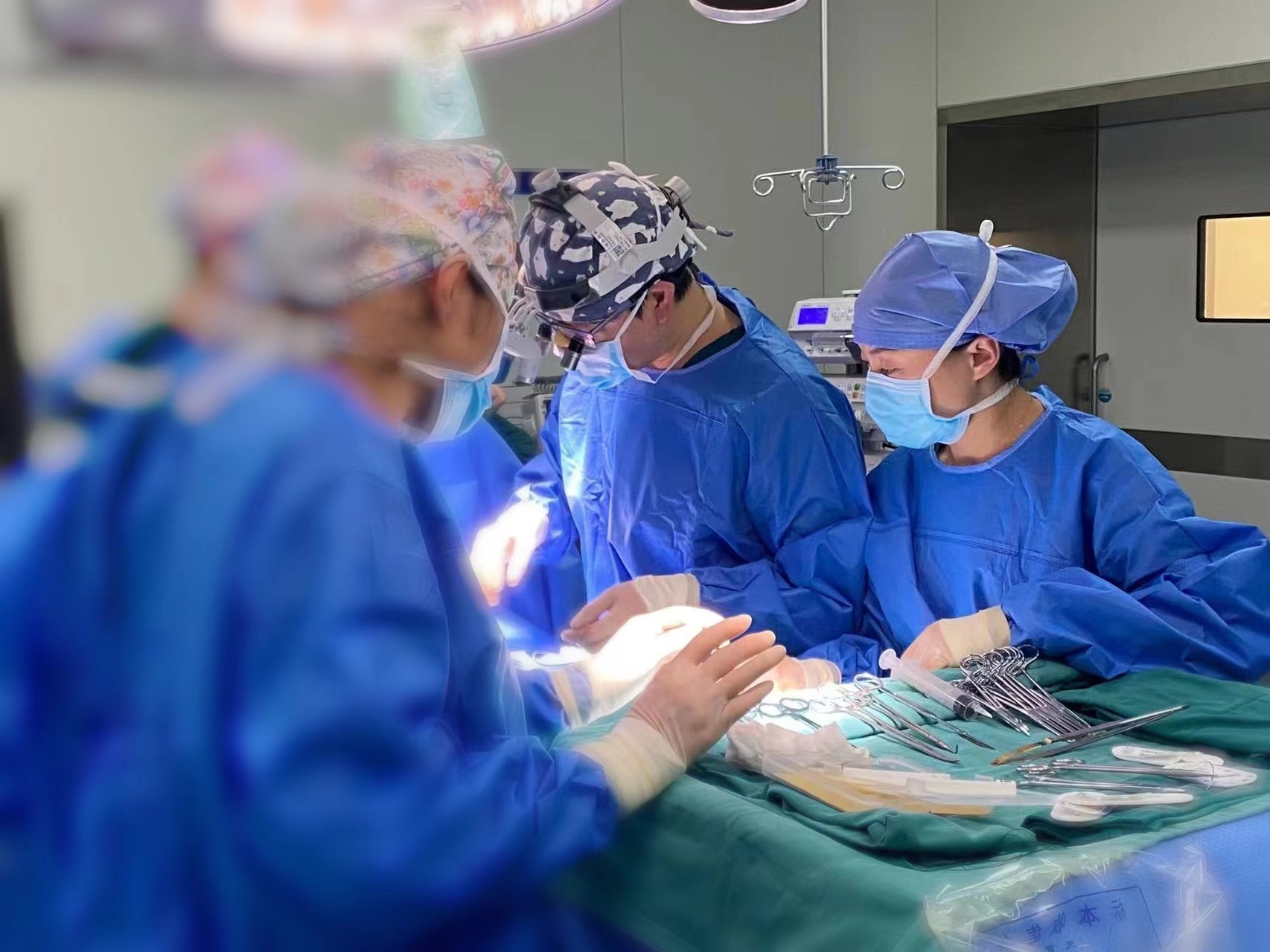 手术室顺利完成首例心脏外科手术