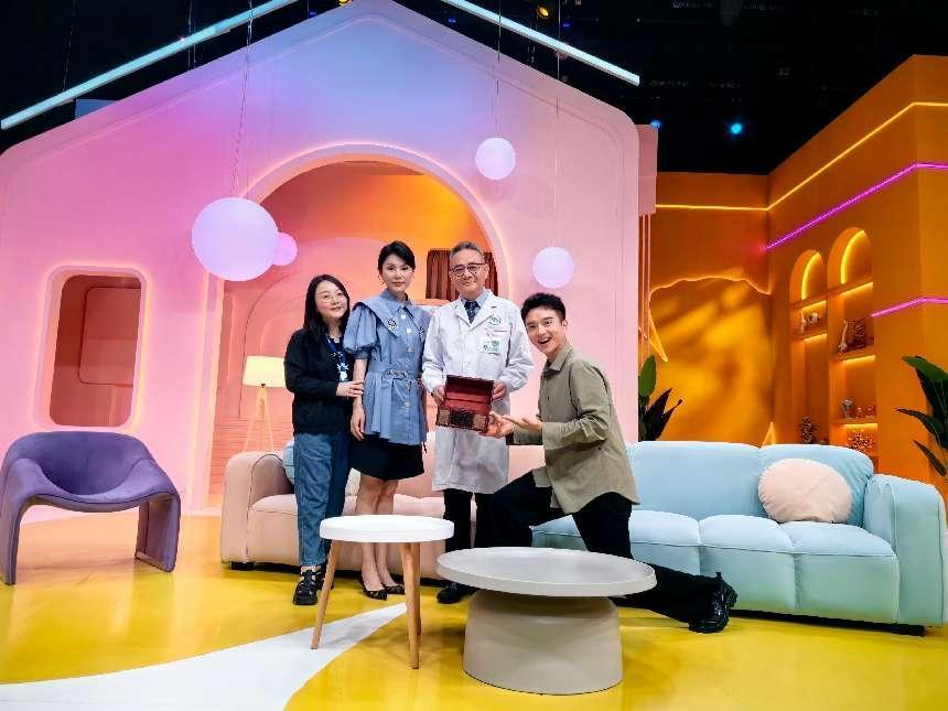 我院生殖男科蒋小辉教授受邀四川电视台《华西论健》节目录制