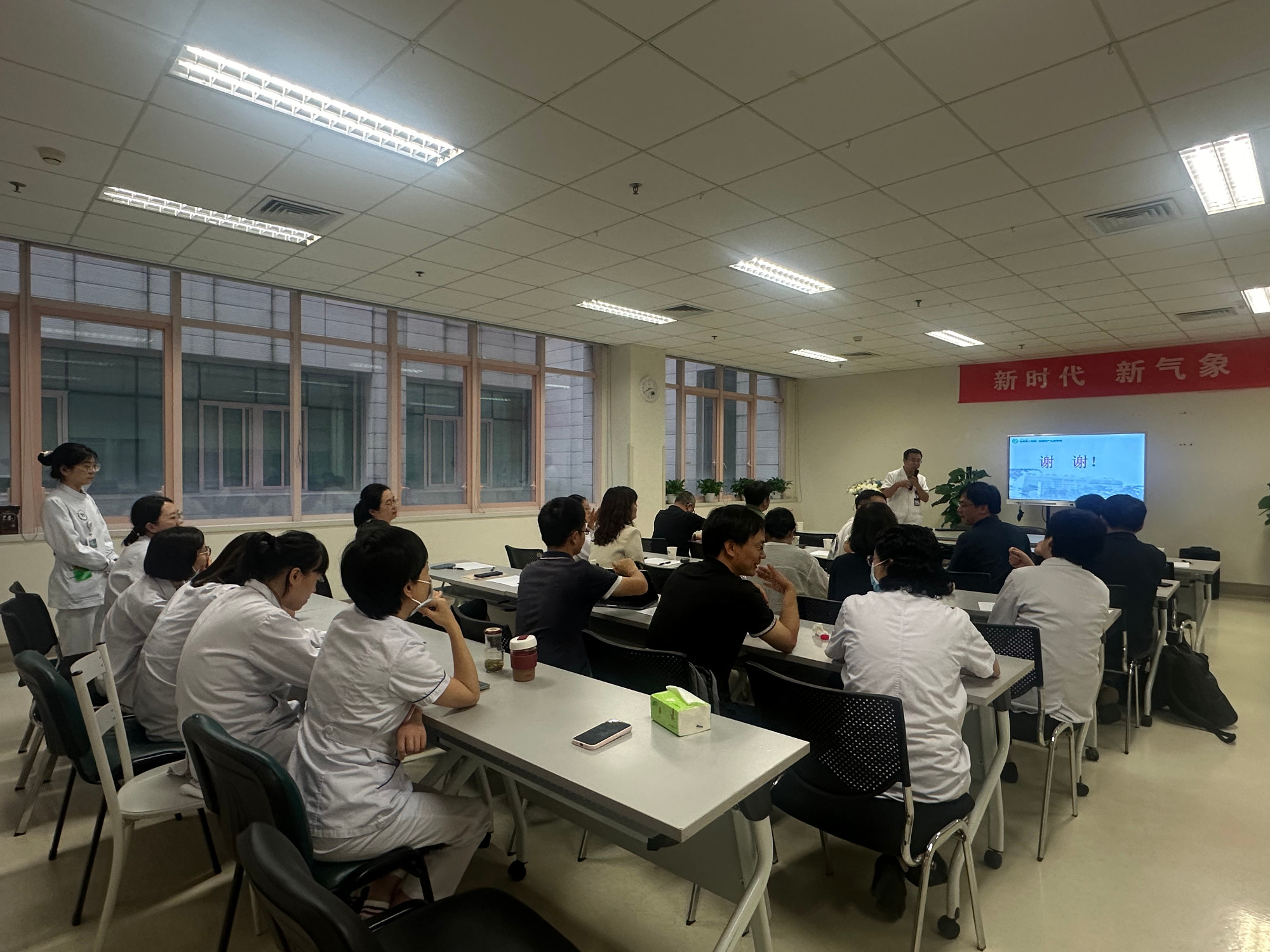 生殖医学科举行学术委员会会议，推动科研创新