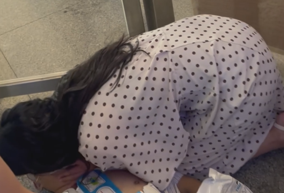 成都东站上演生死时速：华西二院护士夏明娅紧急施救，成功挽救心脏骤停乘客