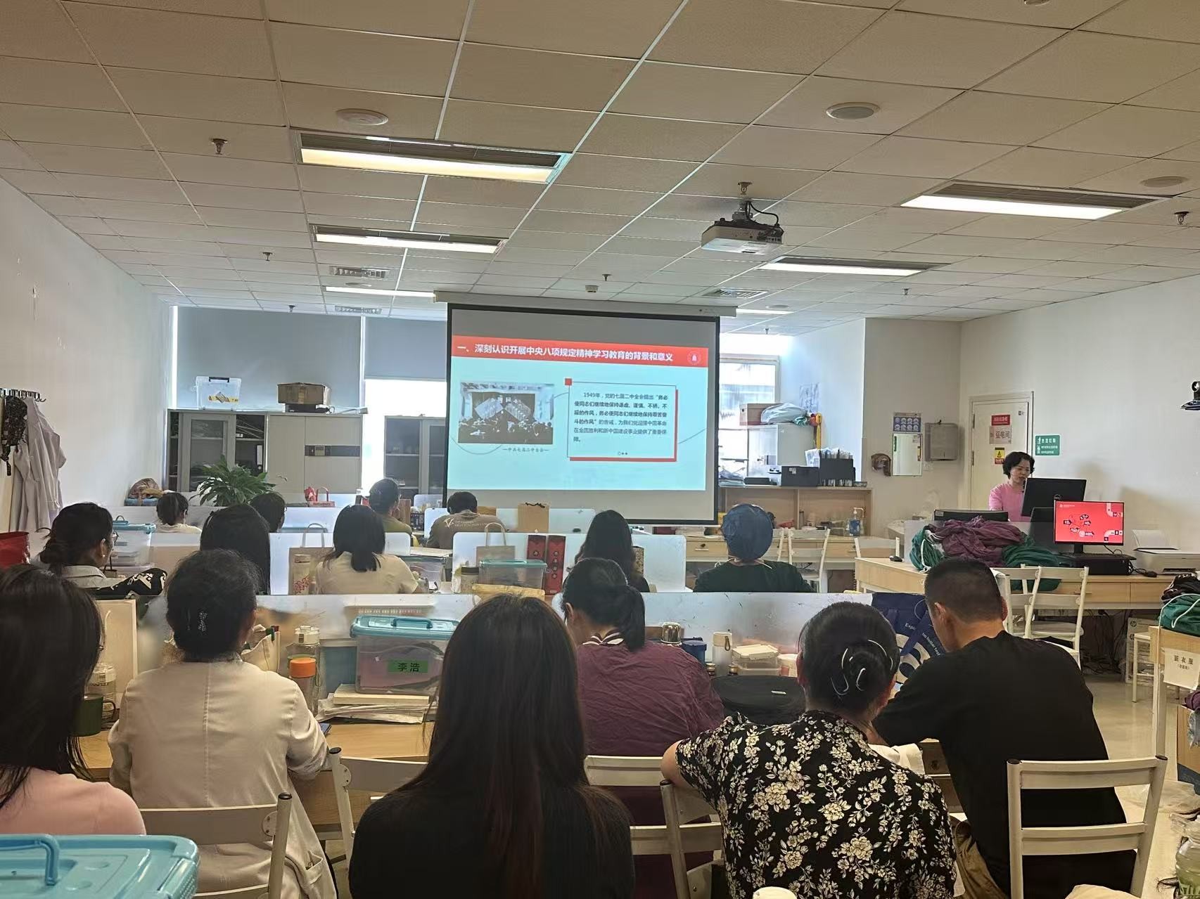 麻醉科党支部开展中央八项规定精神专题学习，以优良作风护航医疗事业