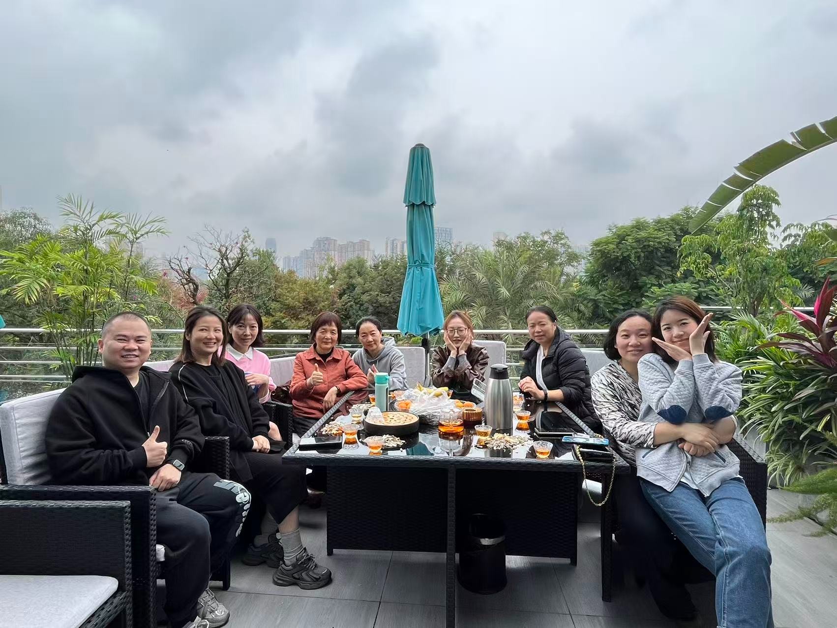 儿童重症医学科情暖重阳，慰问退休老职工