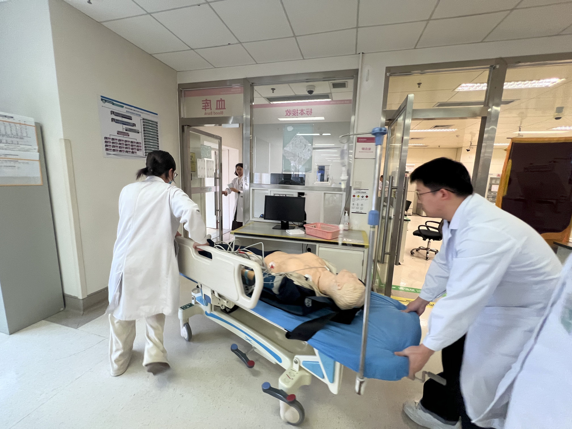 医学检验科安全演练纪实（第十五期）
——2025年输血治疗应急演练圆满举行