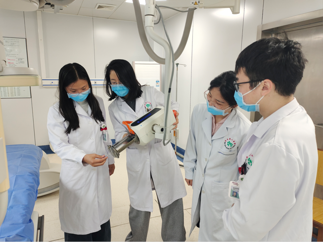 技能传承护生命——放射科党员为青年团员开展高压注射器培训