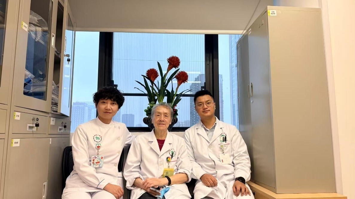 情暖重阳，致敬前辈—妇科一团支部开展重阳节慰问活动
