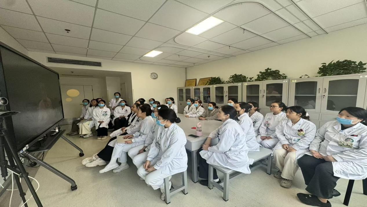 妇科四党支部组织党员第三次集中大会培训