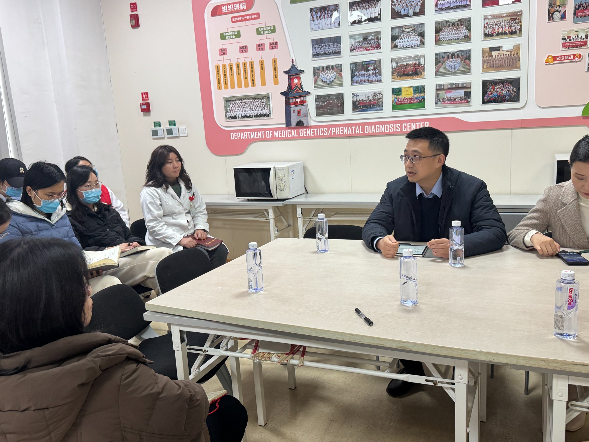  小儿外科举办关于新型冠状病毒防控的党建活动