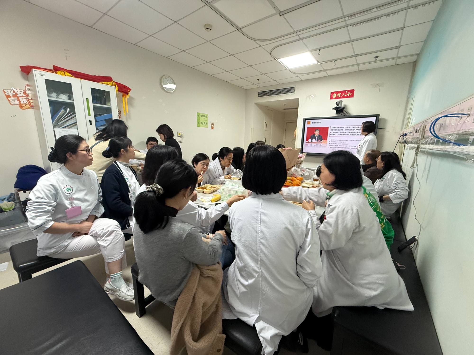  小儿外科举办关于新型冠状病毒防控的党建活动