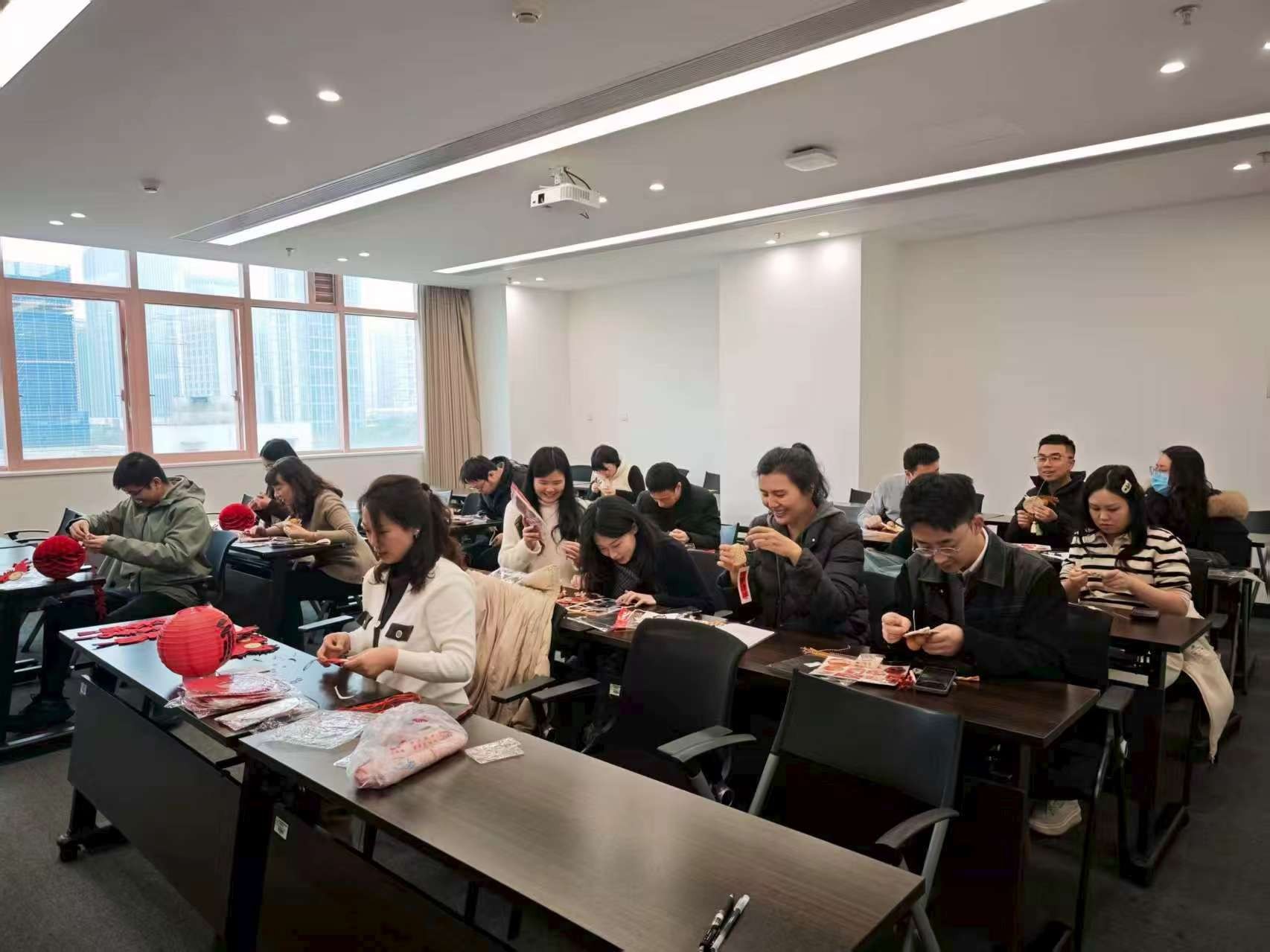 非遗润心守初心，匠心寄情迎马年——行政一党支部开展主题党日活动