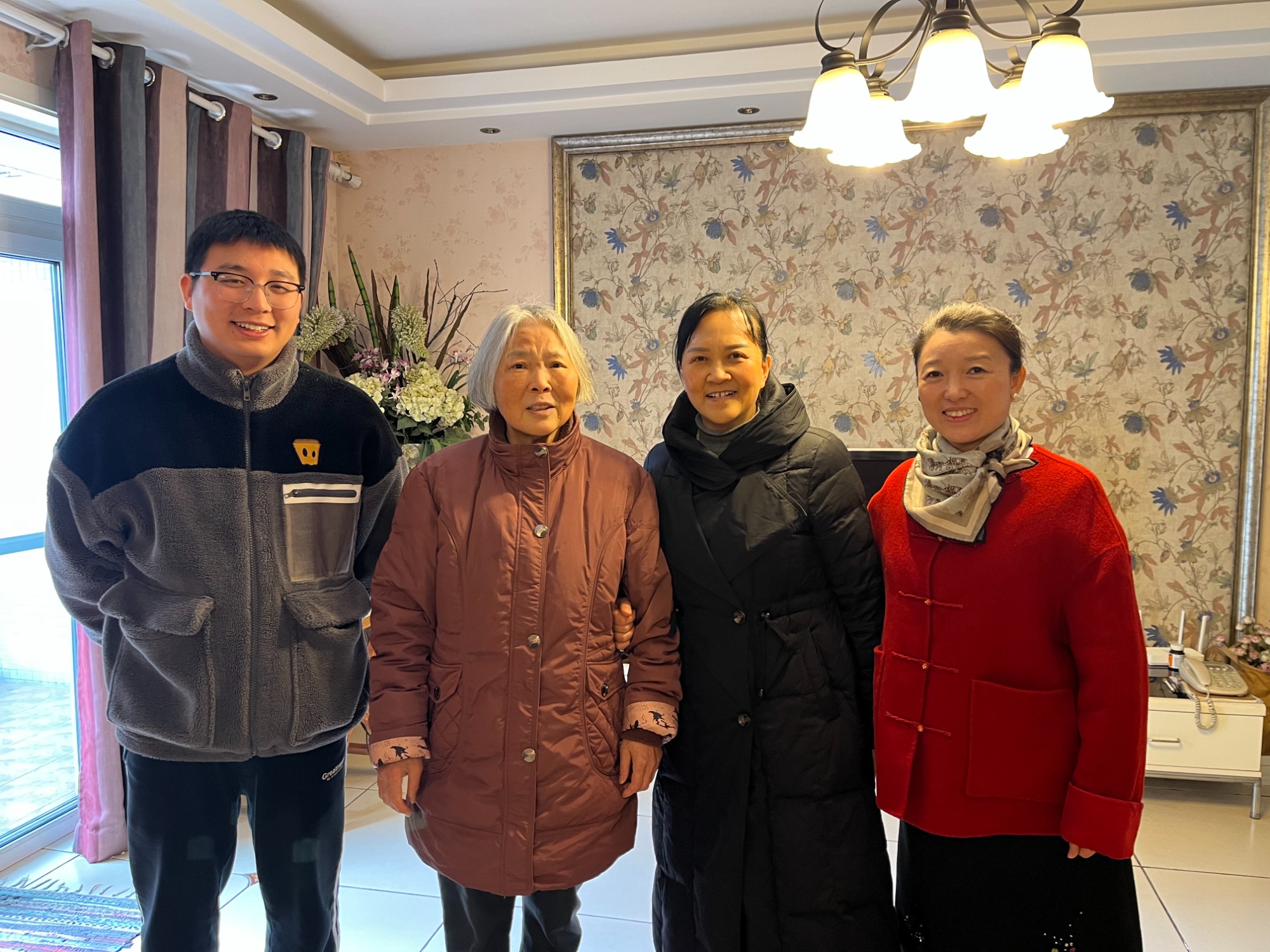 慰问退休护士 传递新春温情——消毒供应中心走访慰问退休老师