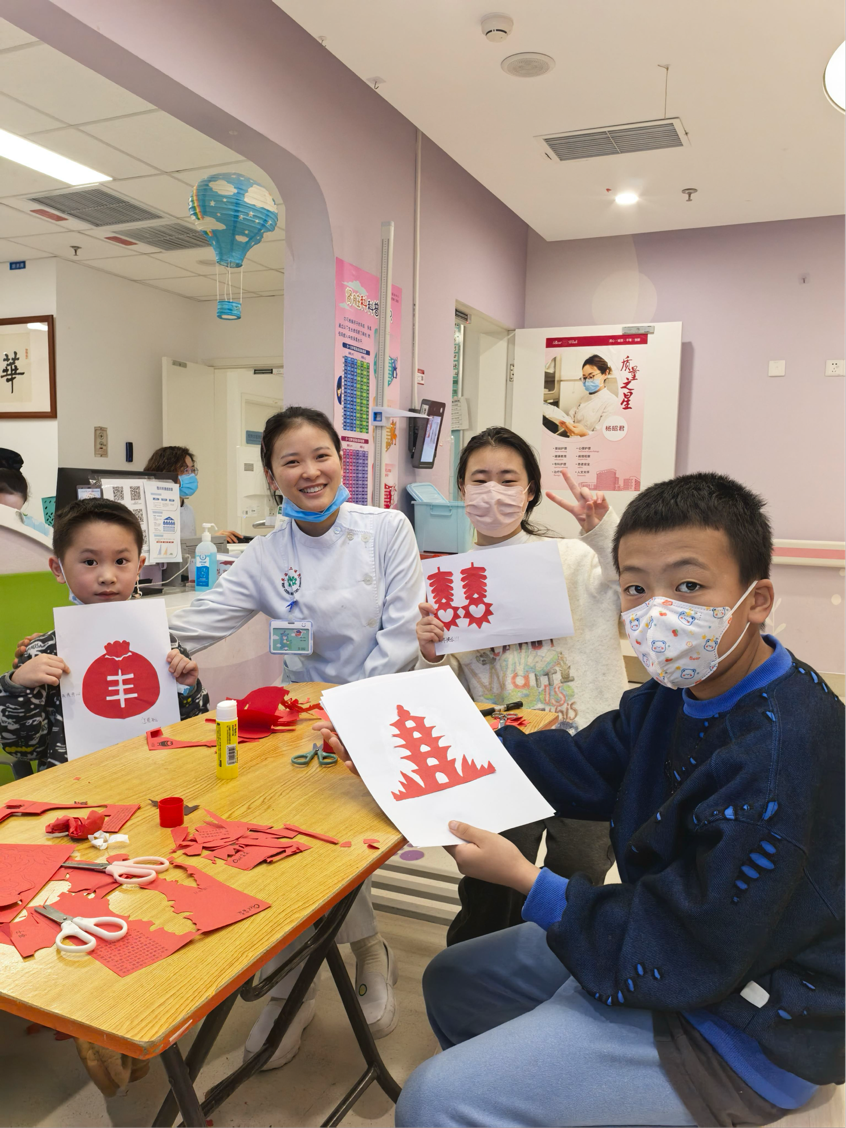 童心剪彩，福暖新春——儿童肾脏科举办新春剪纸活动为患儿送祝福