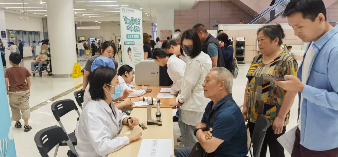 四川大学华西第二医院眼科顺利开展第29个“全国爱眼日”系列活动