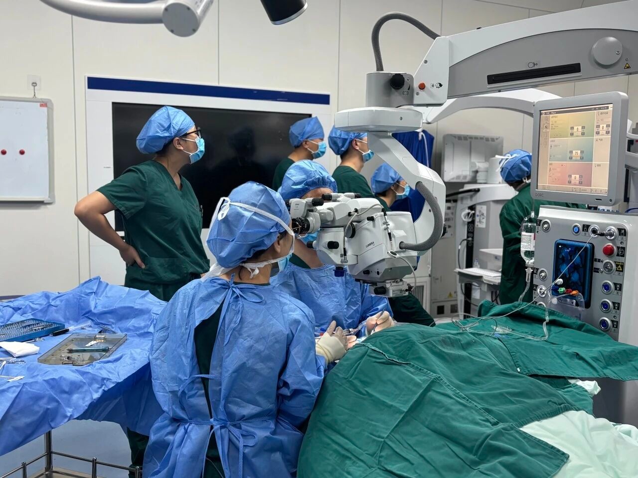 华西二院眼科服务再升级：成功开展白内障手术，实现全生命周期眼健康护航