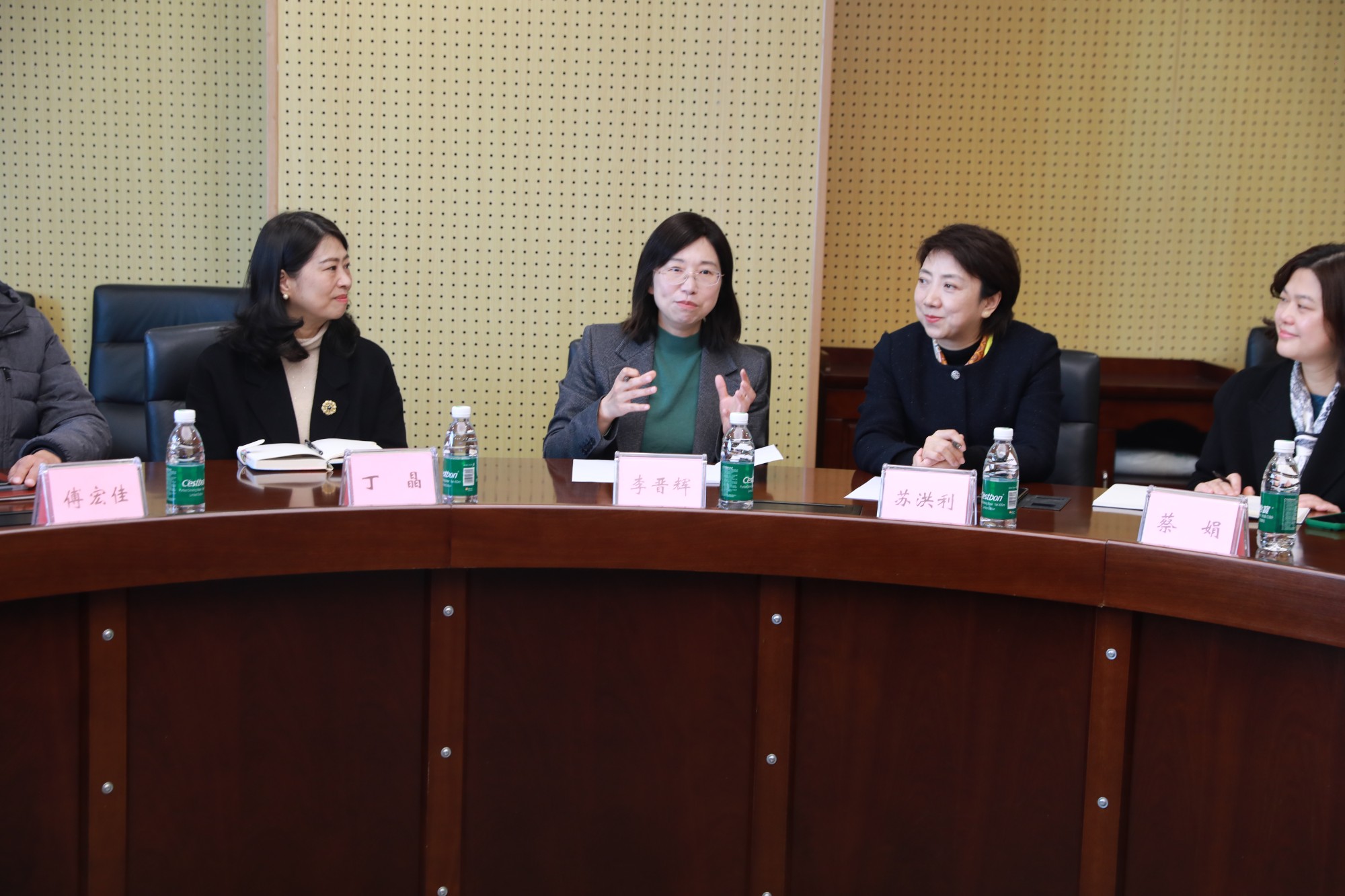  小儿外科举办关于新型冠状病毒防控的党建活动