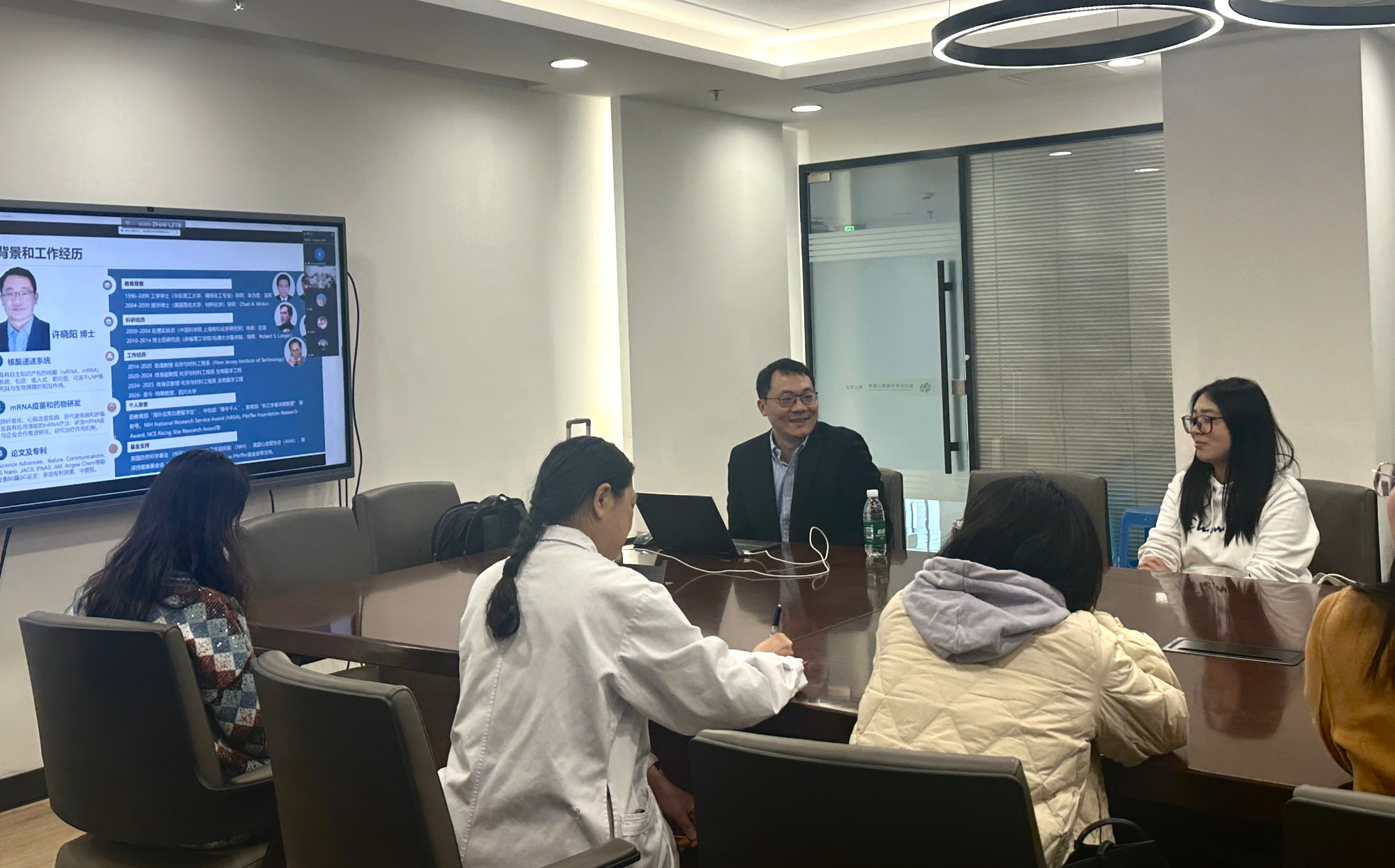  小儿外科举办关于新型冠状病毒防控的党建活动