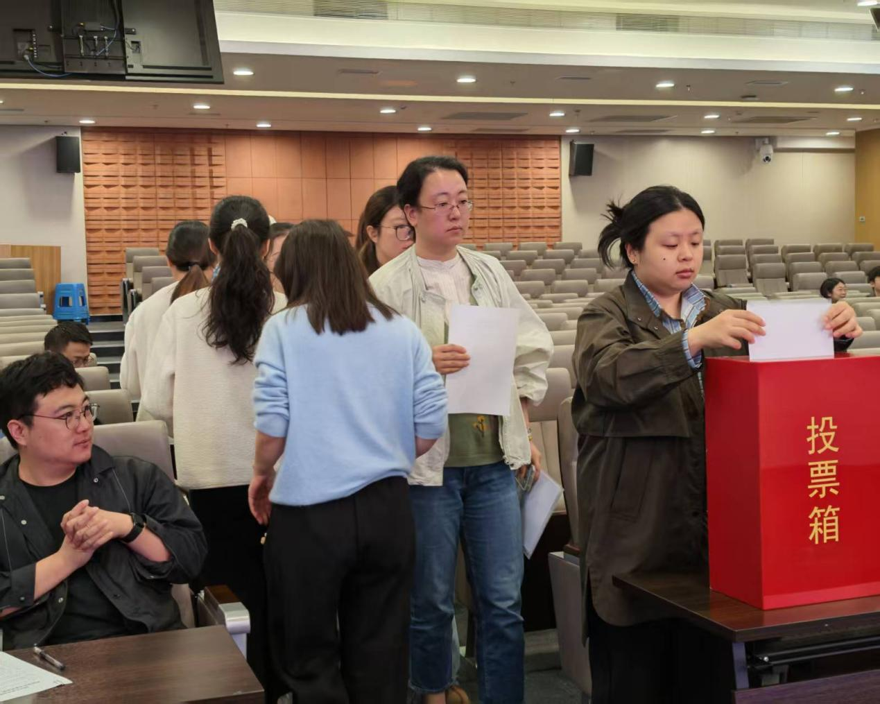 科研党总支组织召开全体党员大会举行党总支委员选举工作