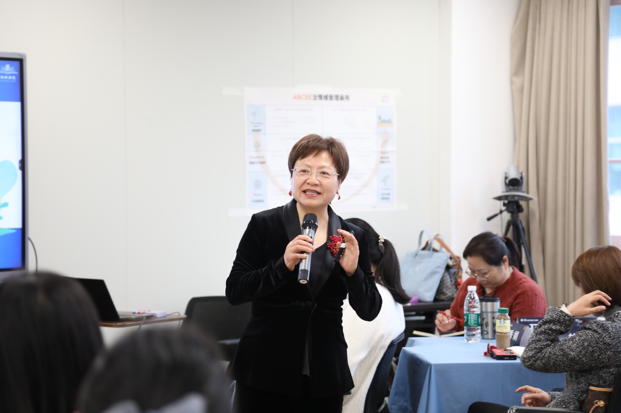  小儿外科举办关于新型冠状病毒防控的党建活动