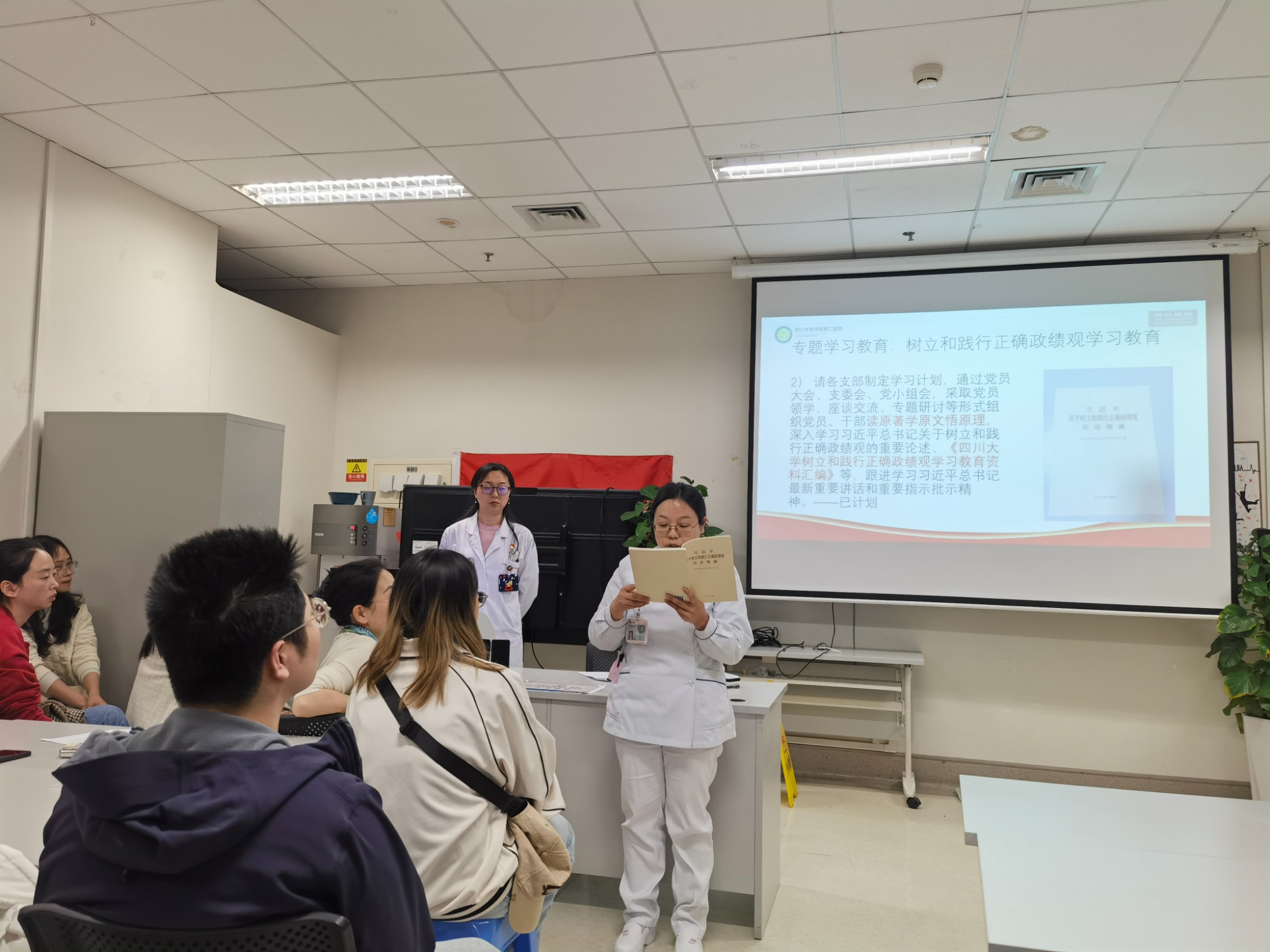 急诊医学科党支部召开3月支部大会