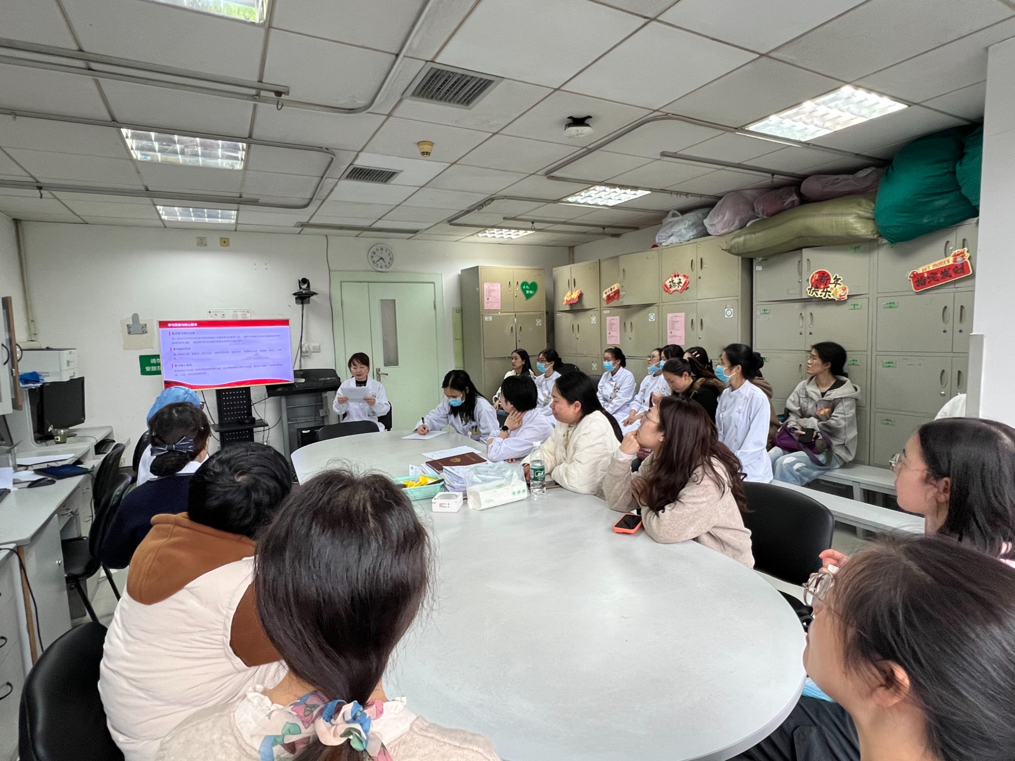 树立践行正确政绩观 以实干实绩守护母婴健康——产科一党支部召开第一季度专题党课学习会
