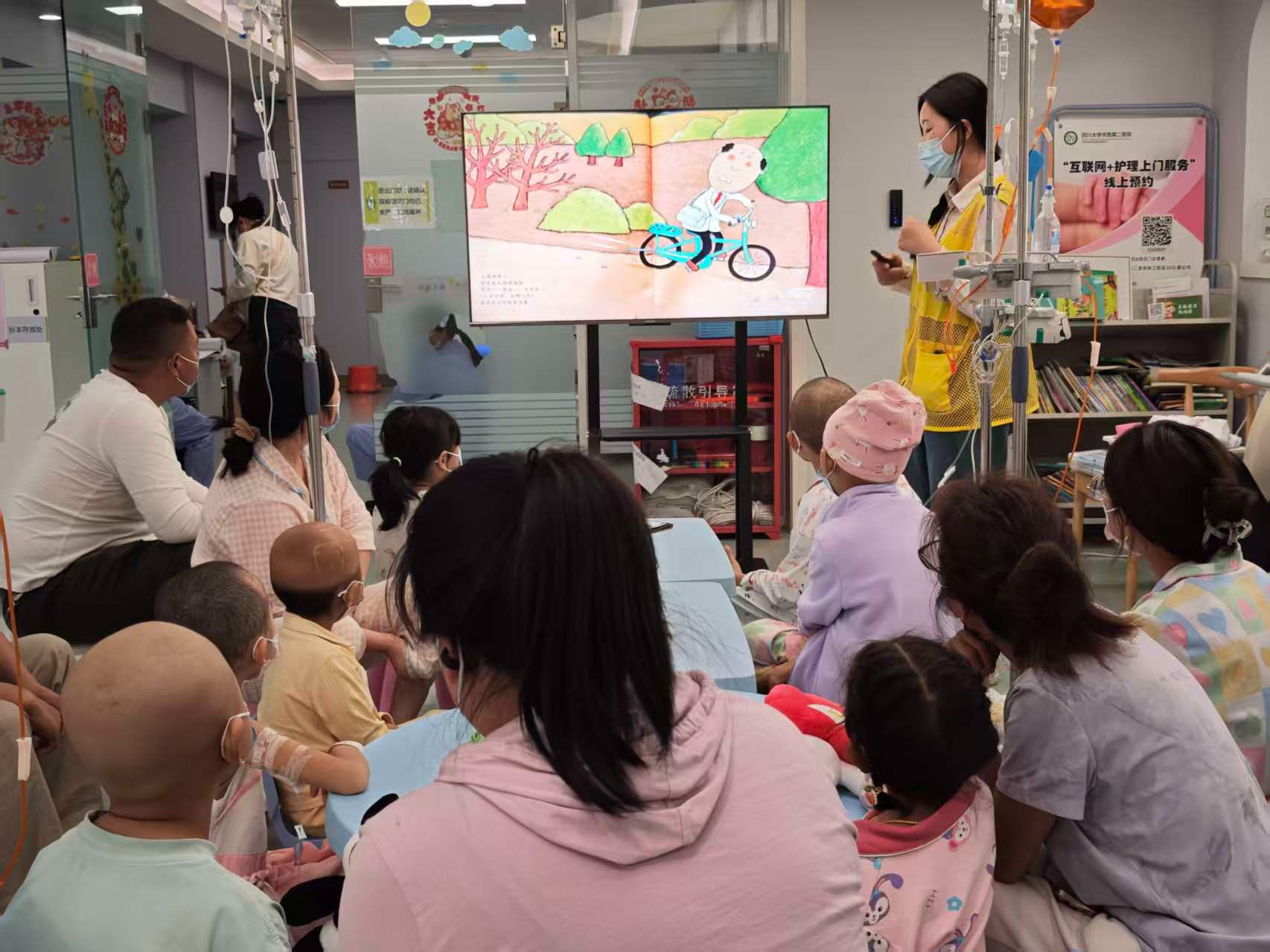 我院举办世界读书日主题活动——以“小小安东医生”角色体验助力患儿医疗适应