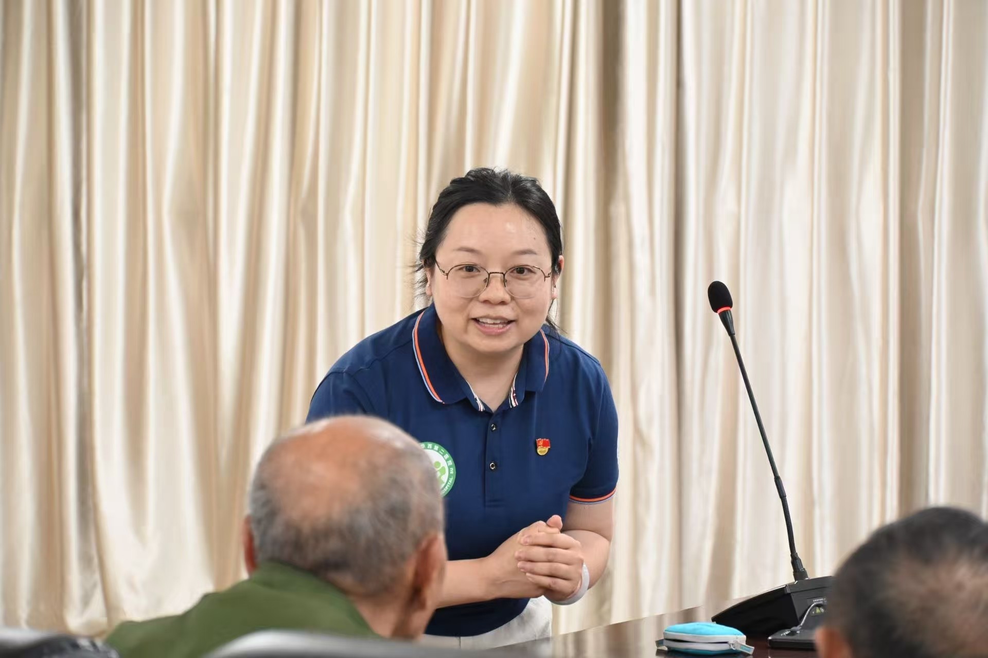 急诊医学科一、二党支部联合走进龙泉驿区综合社会福利中心开展老年人防跌倒科普培训