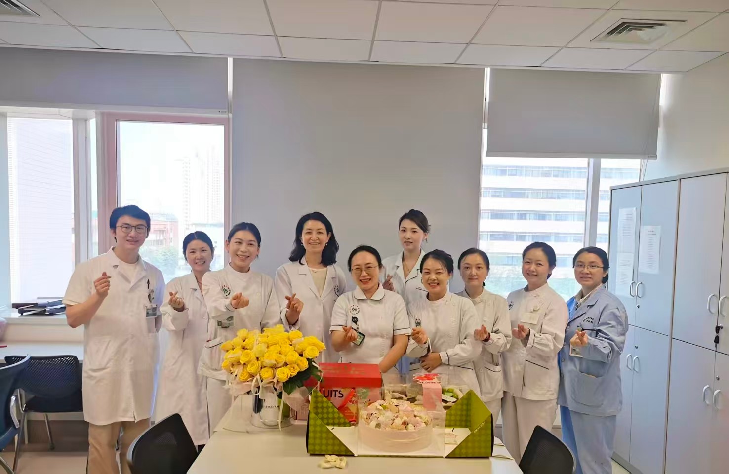 医学遗传中心举办护士节暖心活动