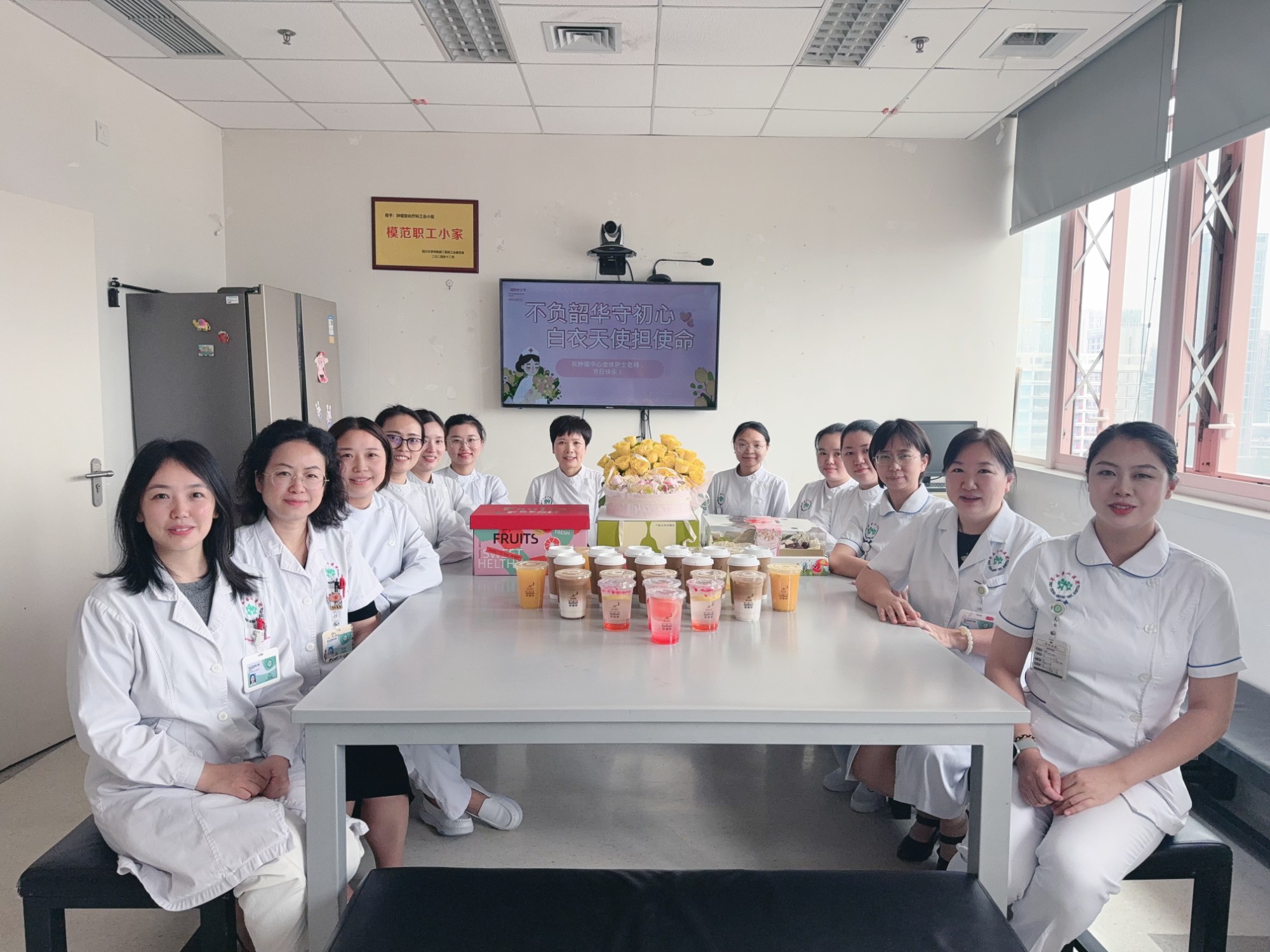 白衣芳华绽荣光，暖心疗愈护初心——我院开展系列护士节庆祝活动