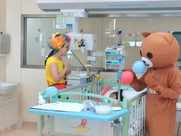 儿童重症医学科医疗辅导小组联合团支部开展六一儿童节活动