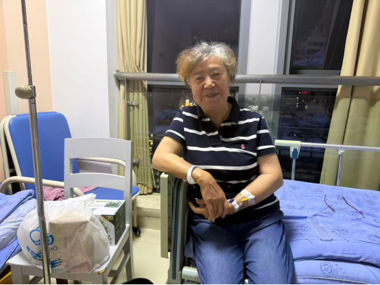 温情慰问暖人心 支部关怀送上门——超声科党团支部看望退休郭老师