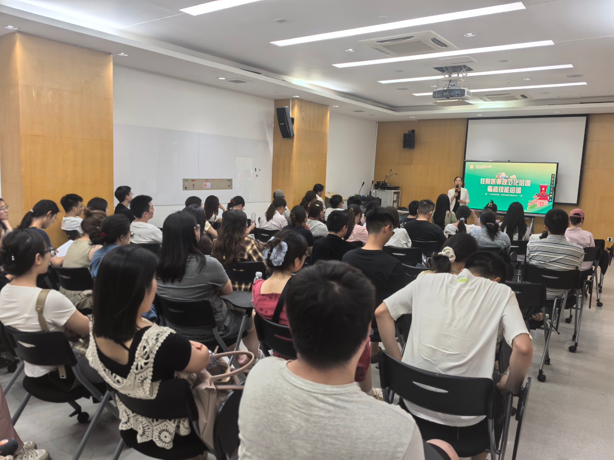  小儿外科举办关于新型冠状病毒防控的党建活动