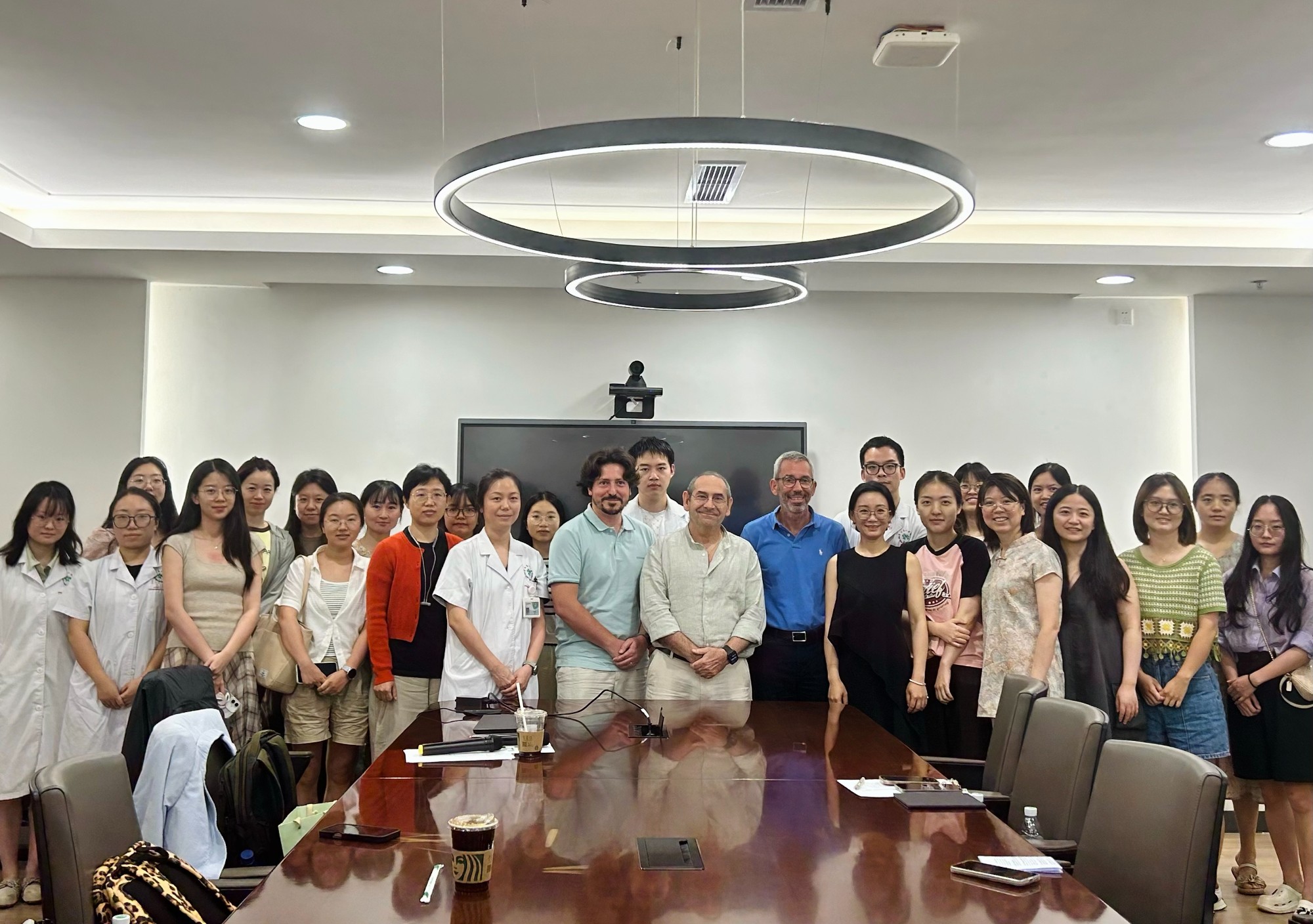  小儿外科举办关于新型冠状病毒防控的党建活动