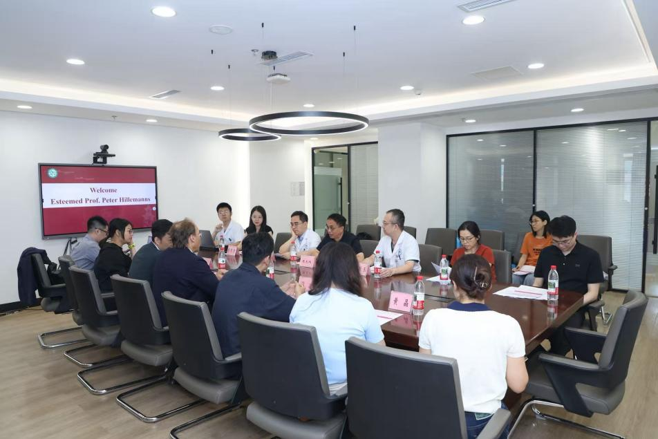  小儿外科举办关于新型冠状病毒防控的党建活动