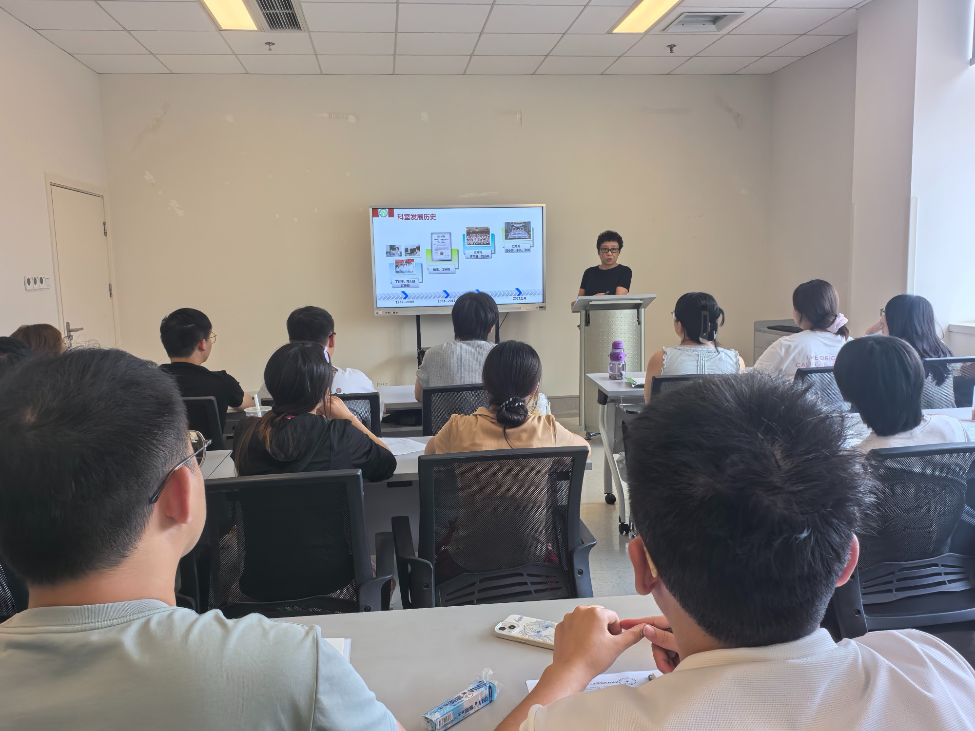  小儿外科举办关于新型冠状病毒防控的党建活动