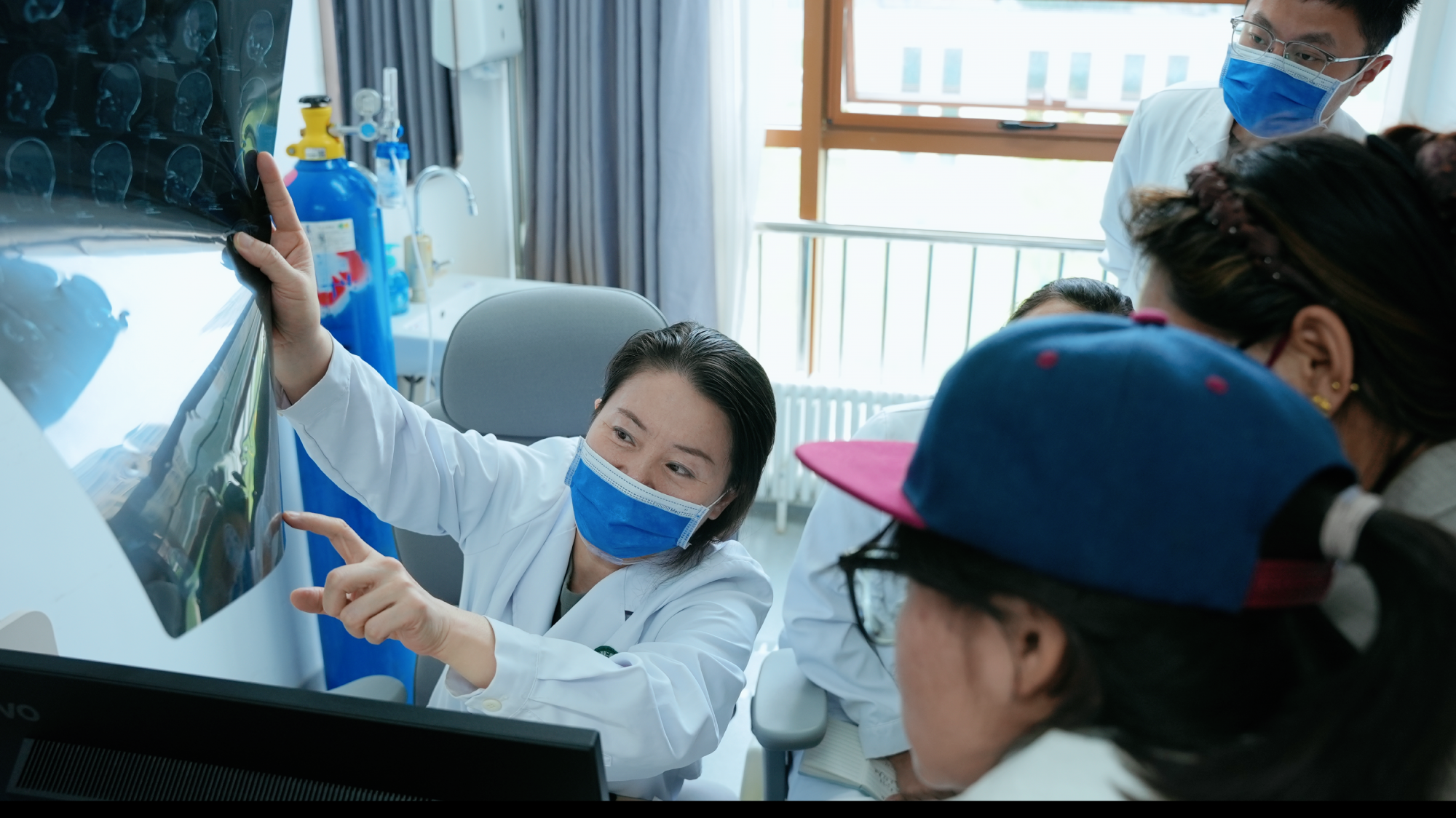  小儿外科举办关于新型冠状病毒防控的党建活动