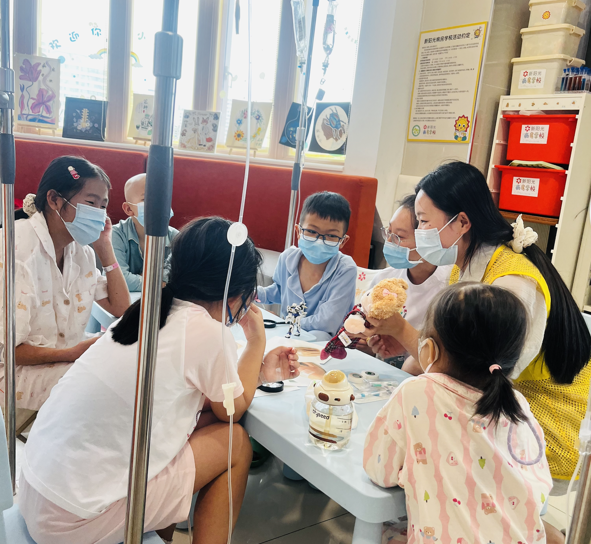 儿童血液肿瘤科举办 “小侦探破案记”—— 留置针守护行动医疗辅导活动