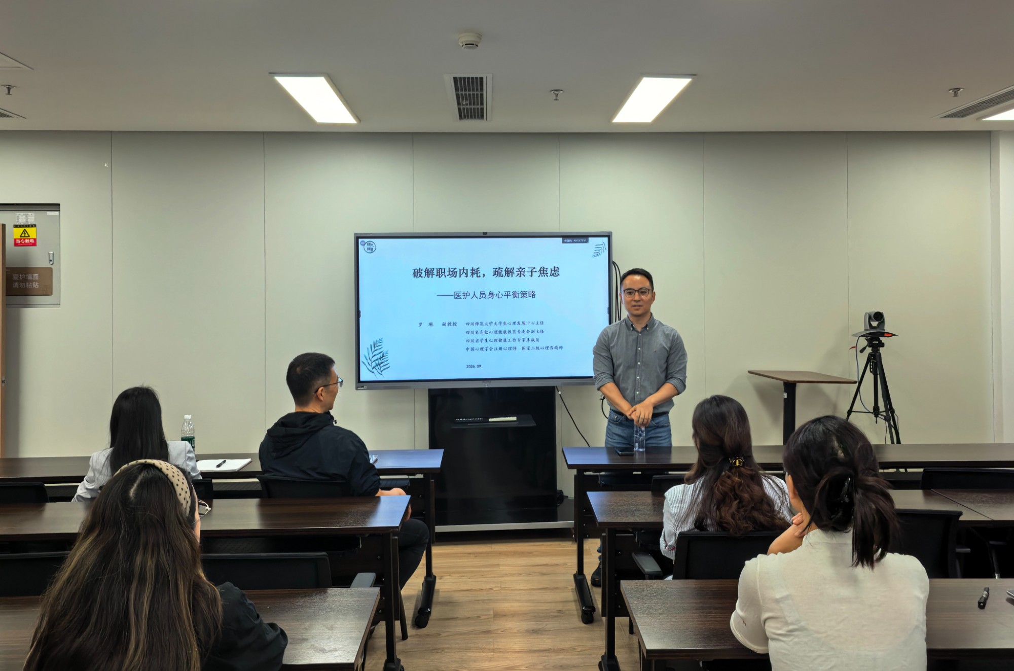  小儿外科举办关于新型冠状病毒防控的党建活动