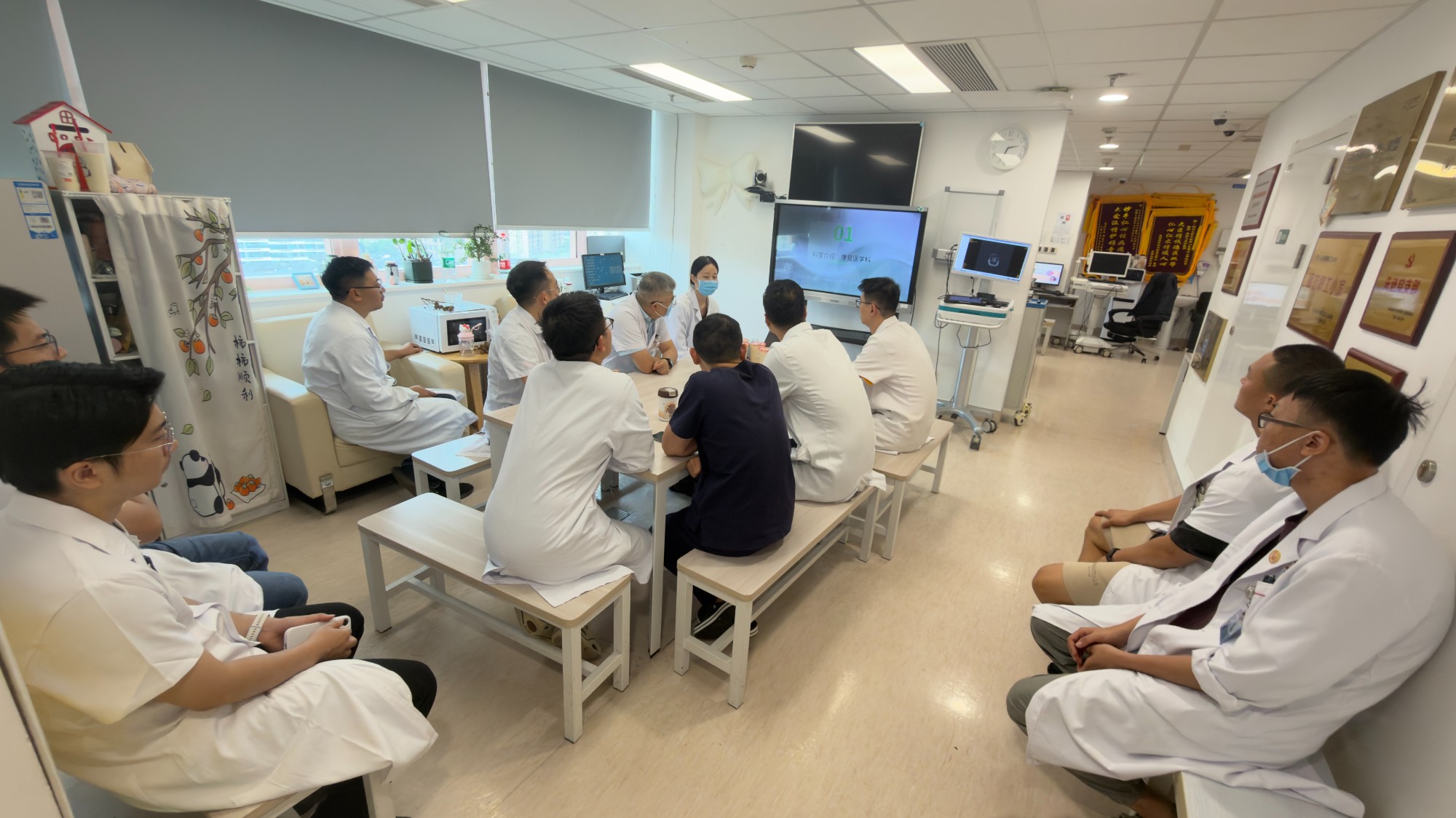 我院儿童神经外科与康复医学科开展深度业务交流合作