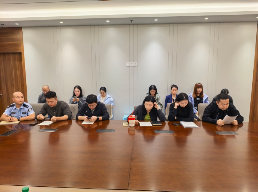 后勤一党支部召开党员大会