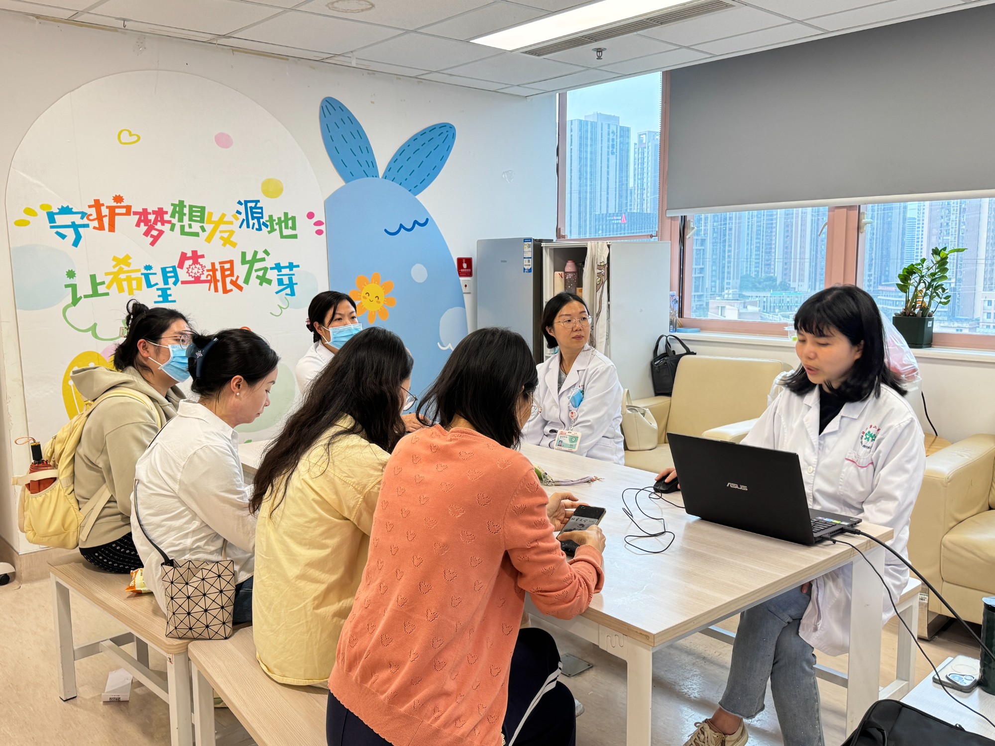 儿童神经党支部深入学习宣传贯彻习近平总书记给四川大学全体师生重要回信精神
